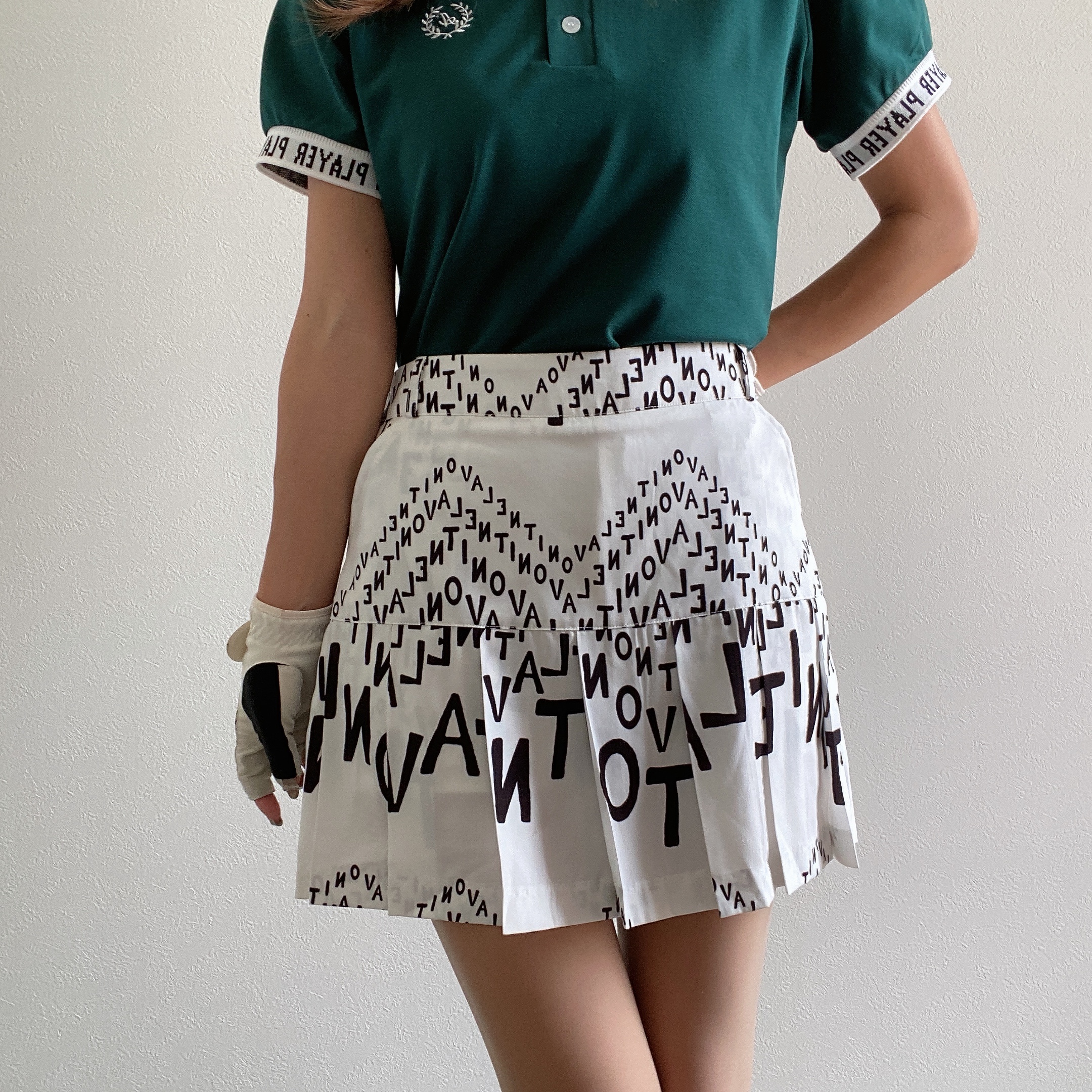 alphabetプリーツスカート white