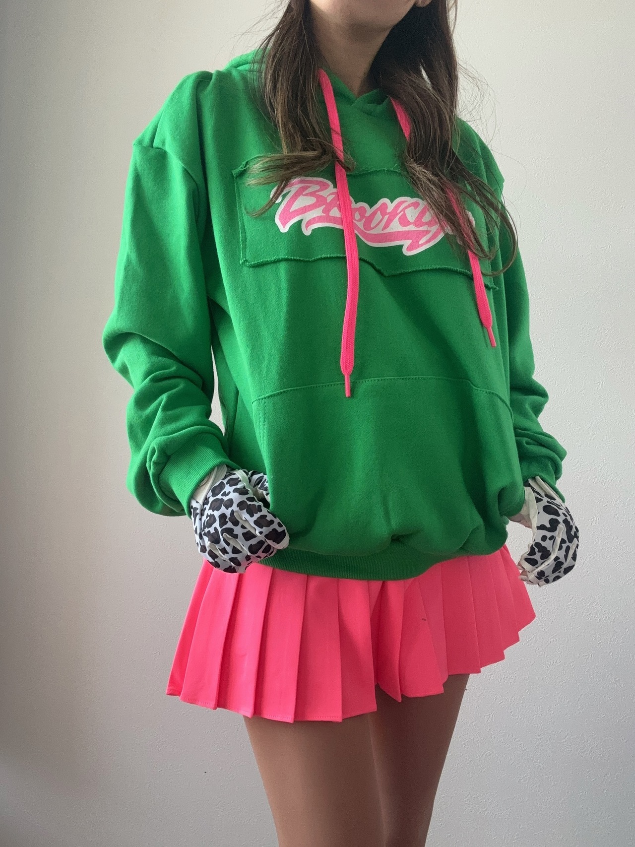 ネオンポイントフーディー