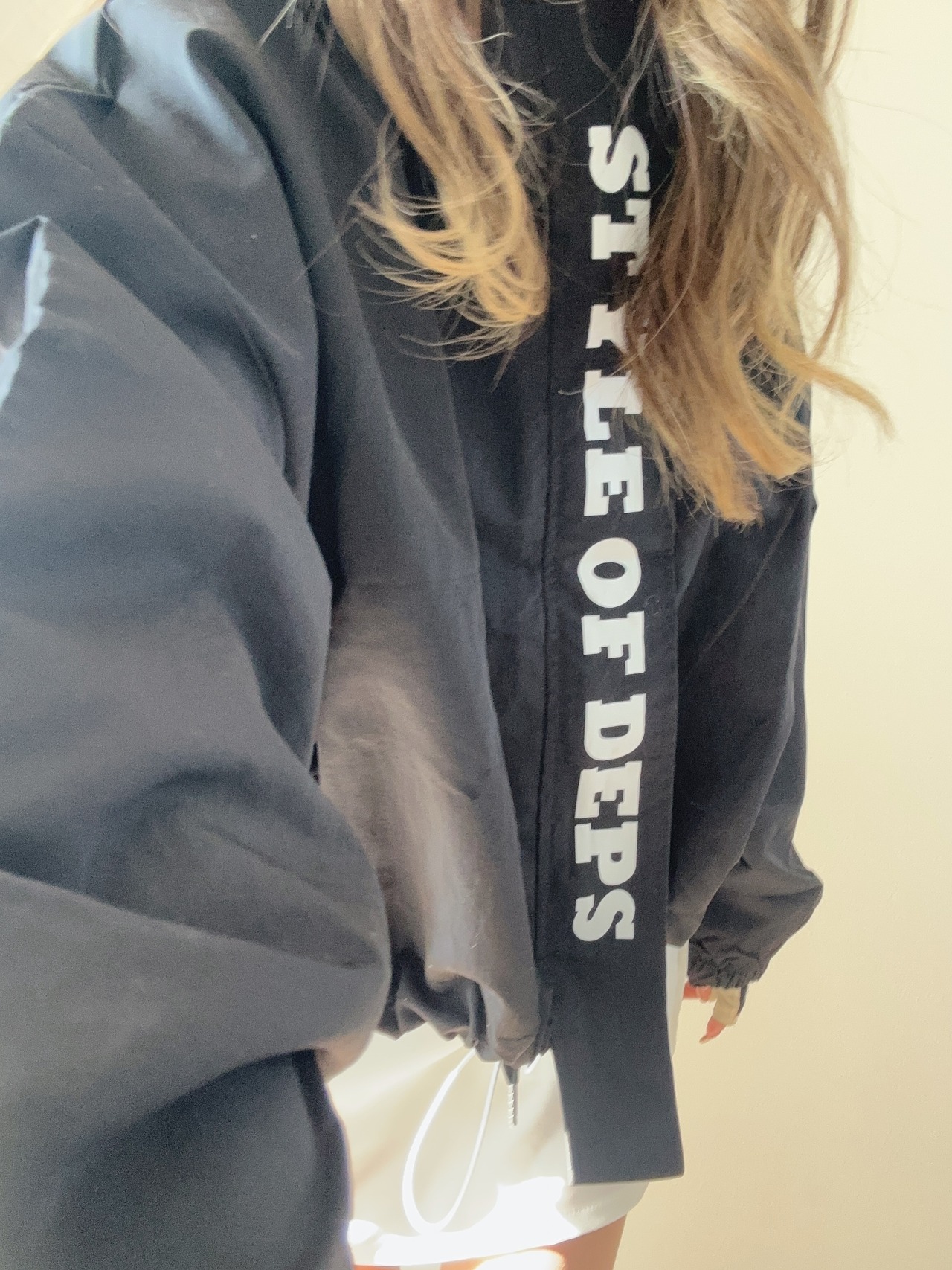 縦ロゴウィンドブレーカ