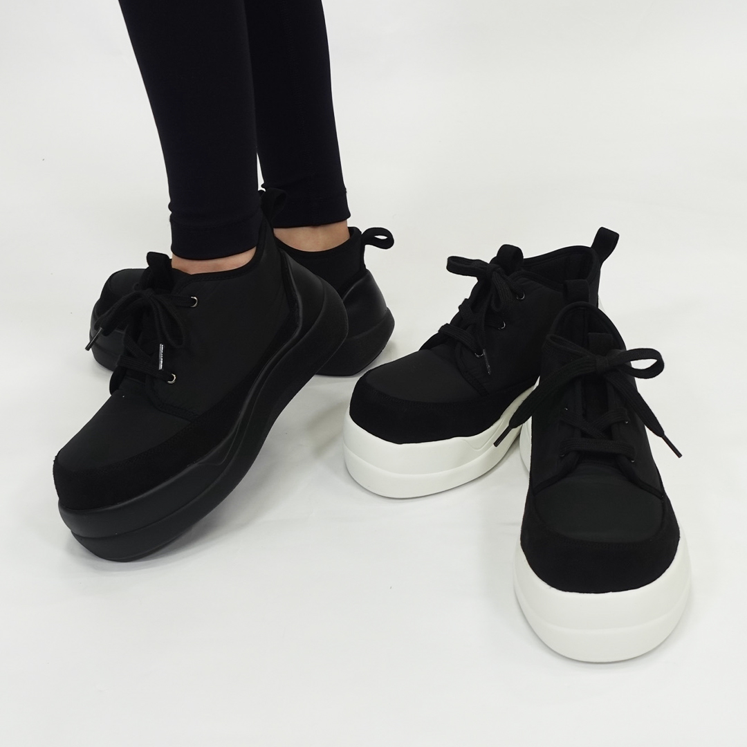 【即納】エアースニーカー ブラック/ブラック サイズ: レディースS（~23.0cm）