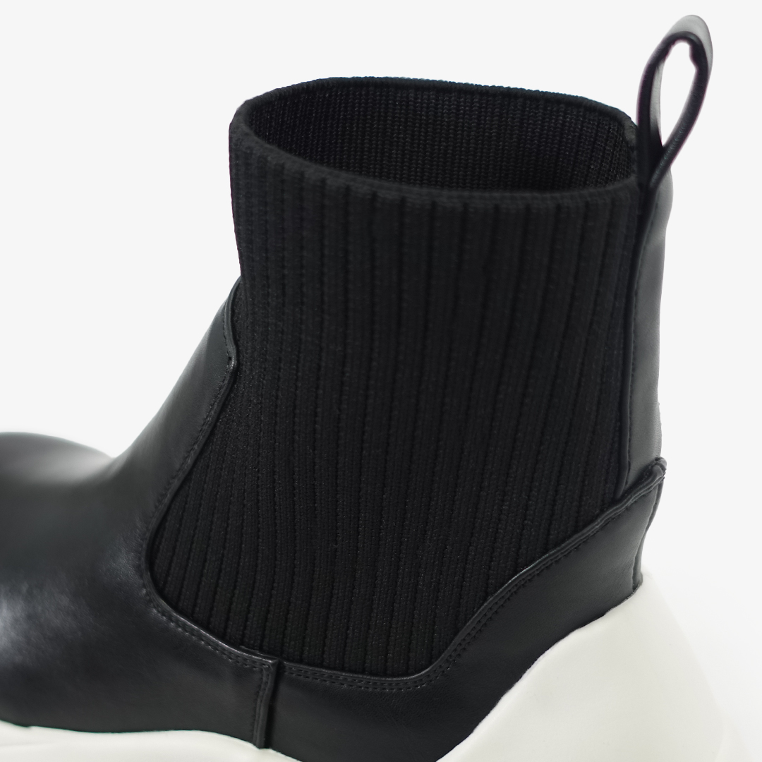 リブニットスニーカーブーツ ブラック/ホワイト サイズ: レディースS（~22.5cm）