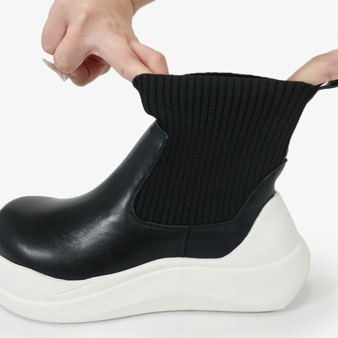 リブニットスニーカーブーツ ブラック/ホワイト サイズ: レディースS（~22.5cm）