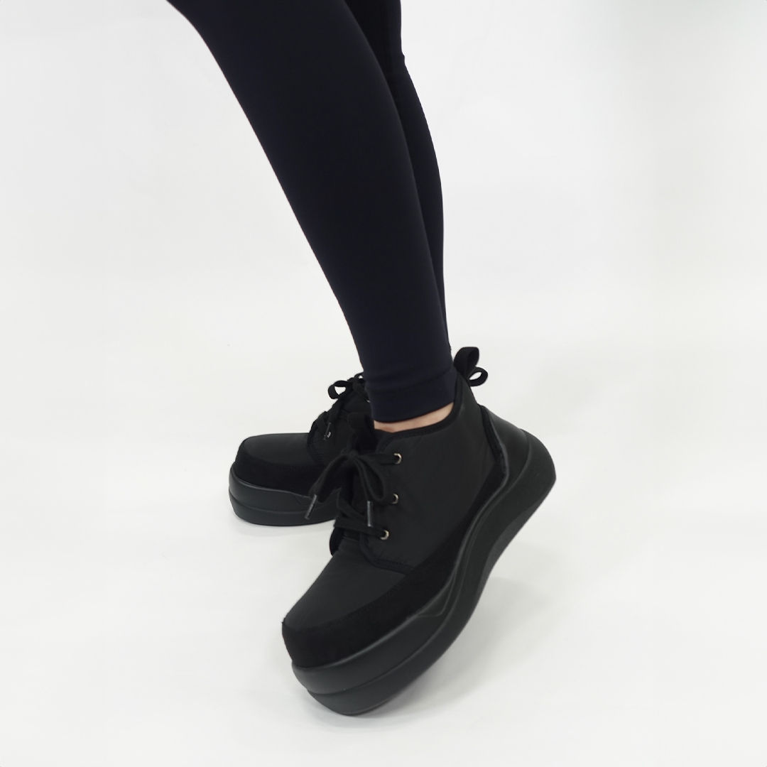 【即納】エアースニーカー ブラック/ブラック サイズ: レディースS（~23.0cm）