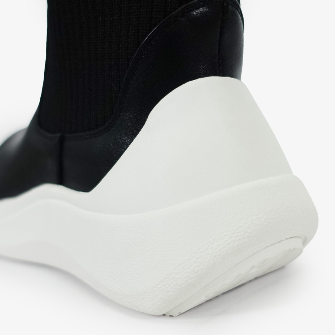 リブニットスニーカーブーツ ブラック/ホワイト サイズ: レディースS（~22.5cm）