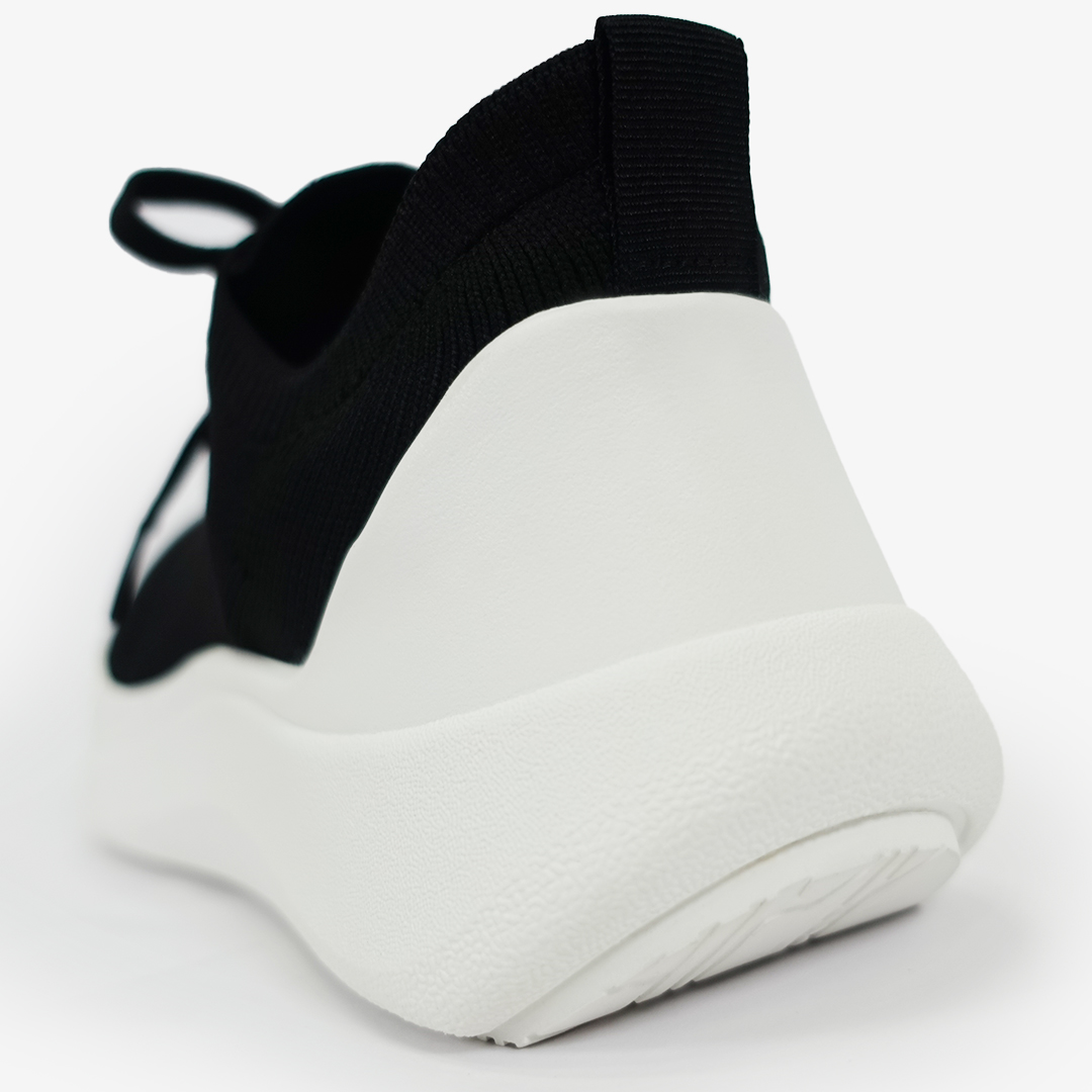 ストレッチニットスニーカー ブラック/ホワイト サイズ: レディースS（~22.5cm）