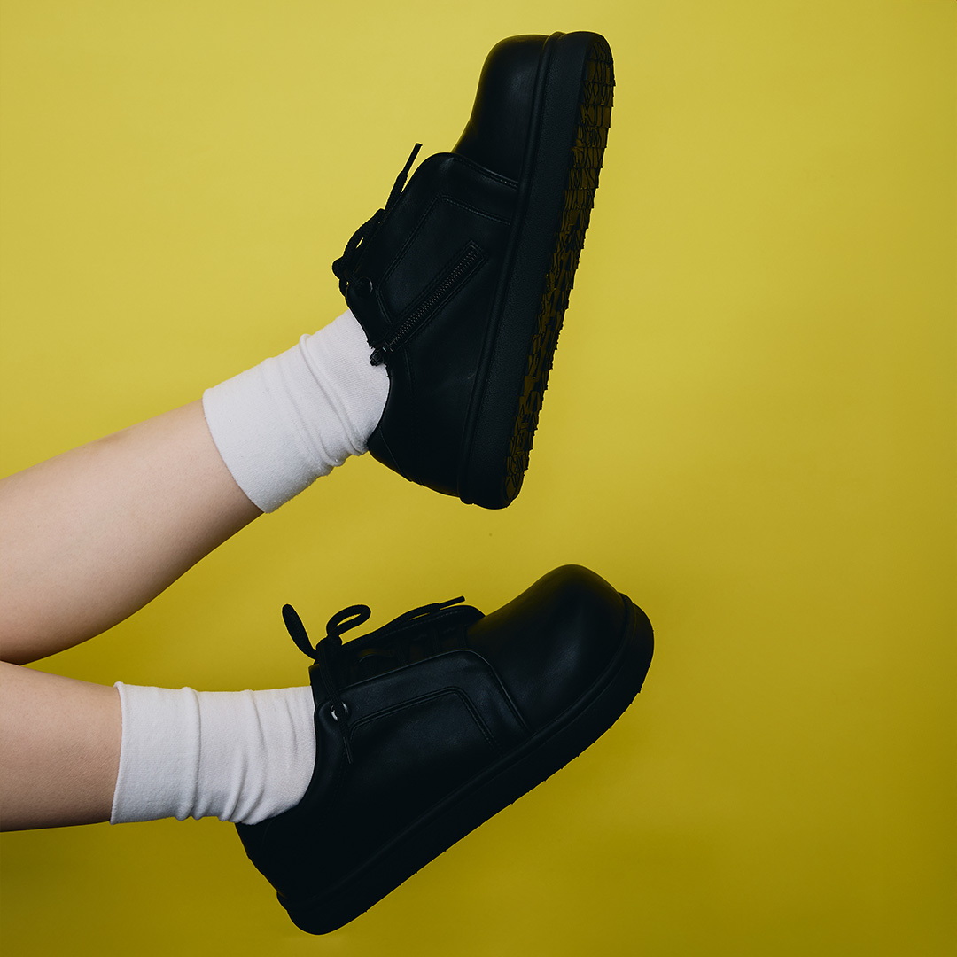 コートスニーカー ブラック/ブラック | Racbaki