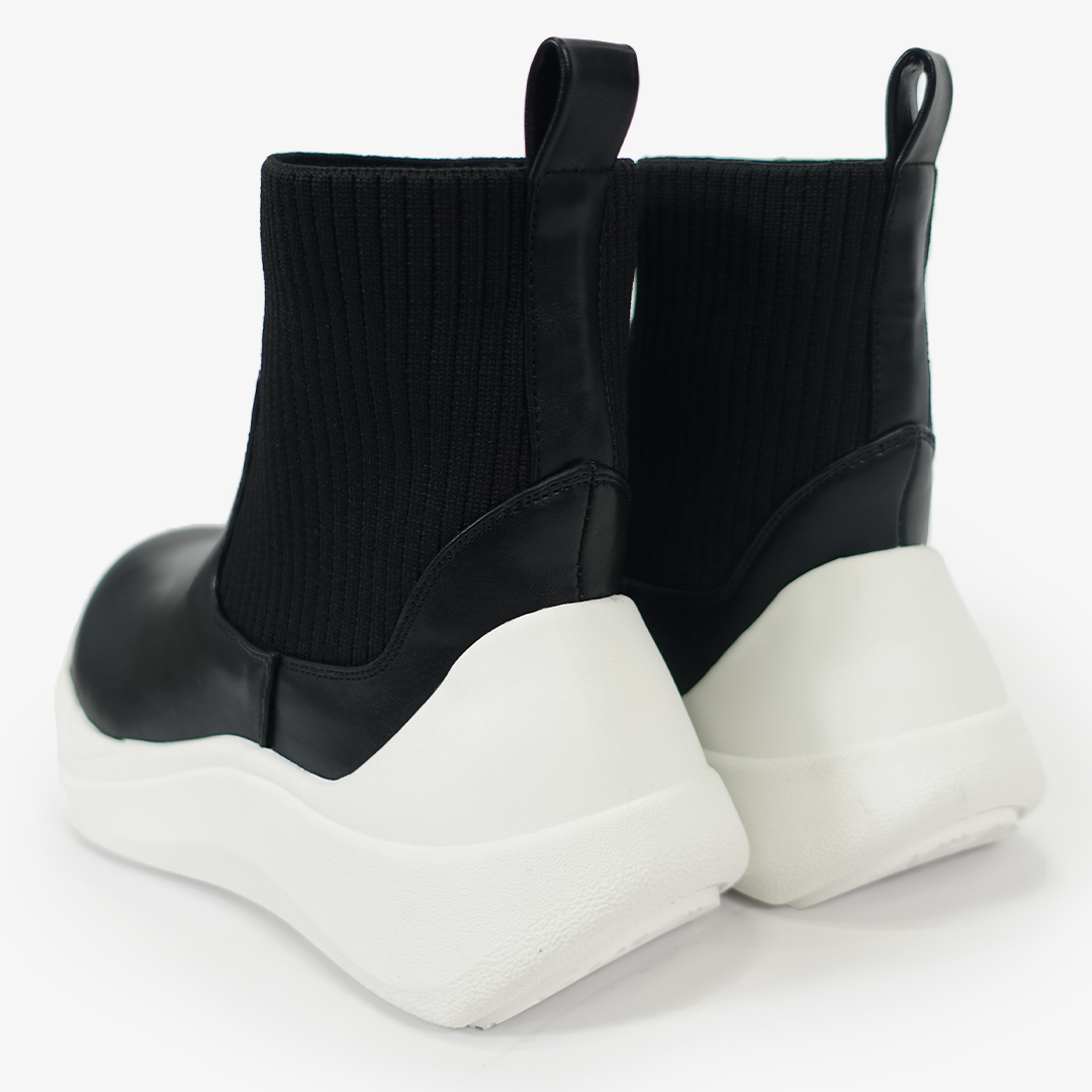 リブニットスニーカーブーツ ブラック/ホワイト サイズ: レディースS（~22.5cm）