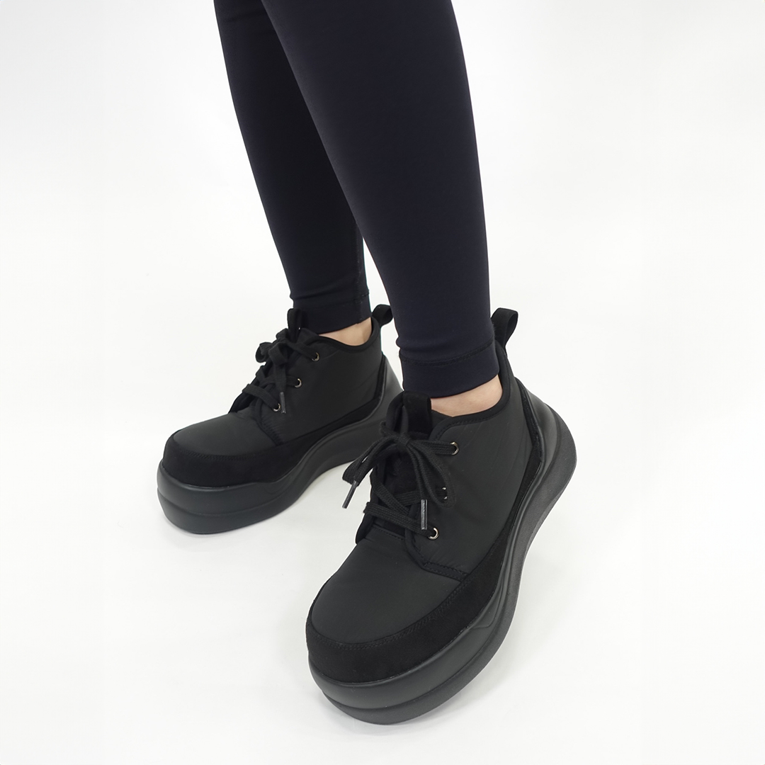 【即納】エアースニーカー ブラック/ブラック サイズ: レディースS（~23.0cm）