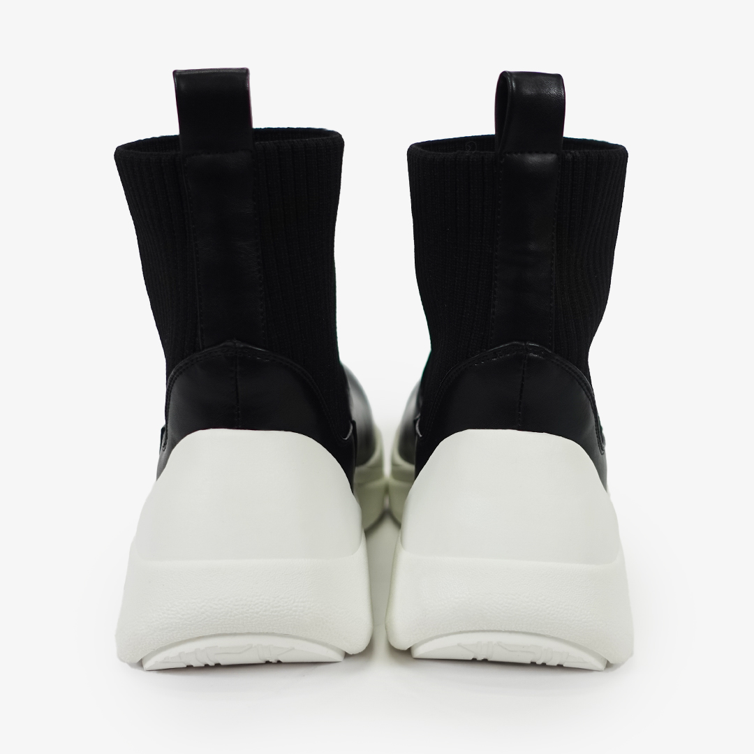 リブニットスニーカーブーツ ブラック/ホワイト サイズ: レディースS（~22.5cm）