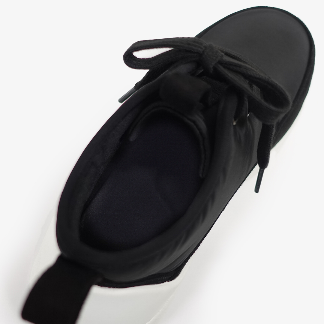 【即納】エアースニーカー ブラック/ホワイト サイズ: レディースS（~23.0cm）