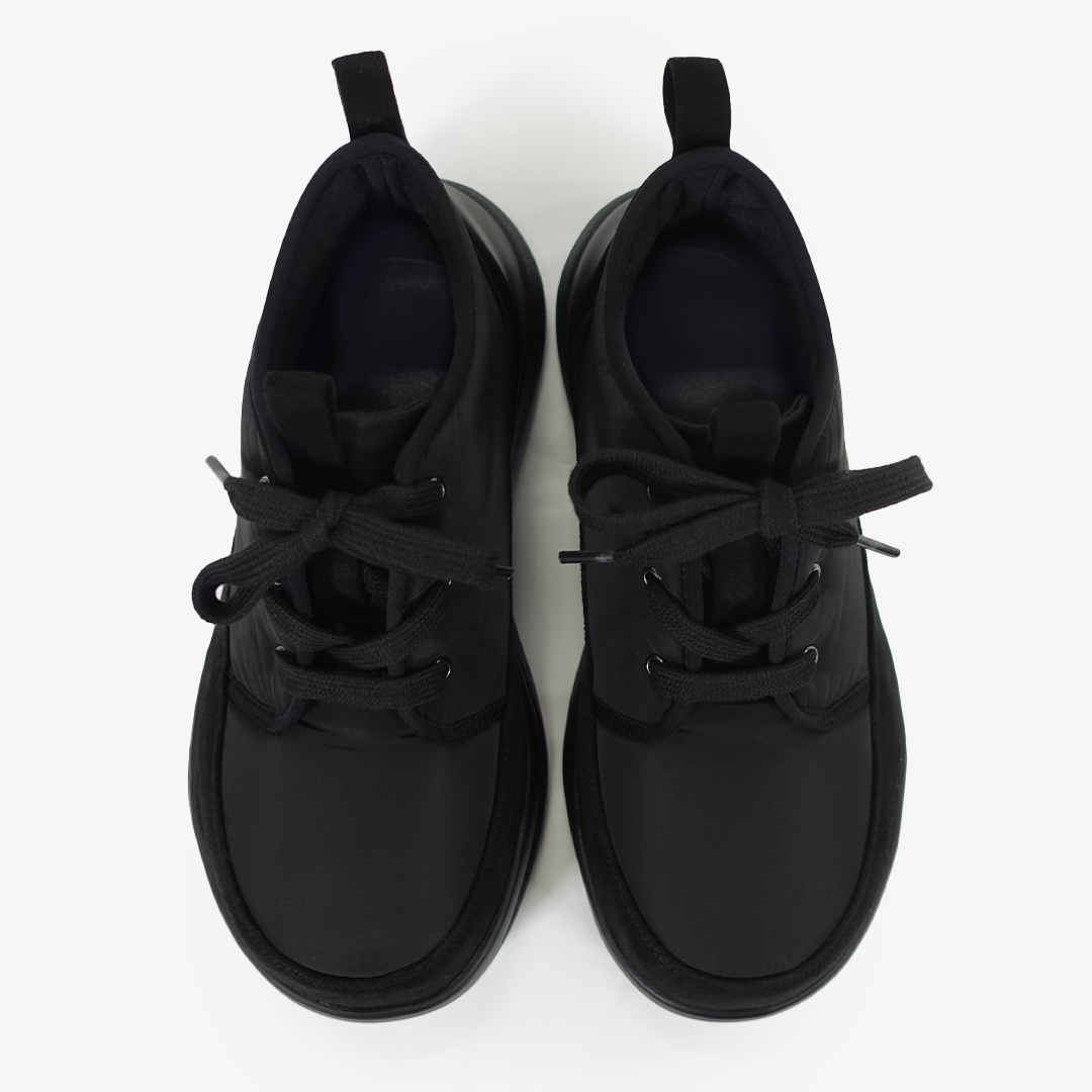 【即納】エアースニーカー ブラック/ブラック サイズ: レディースS（~23.0cm）