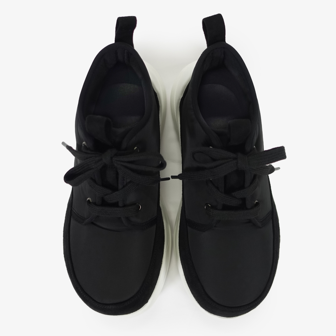 【即納】エアースニーカー ブラック/ホワイト サイズ: レディースS（~23.0cm）