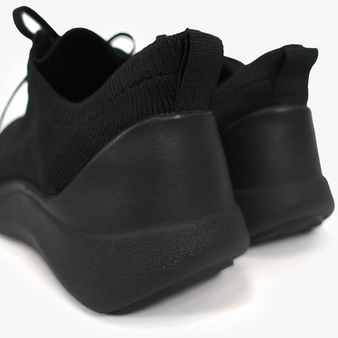 ストレッチニットスニーカー ブラック/ブラック サイズ: レディースS（~22.5cm）