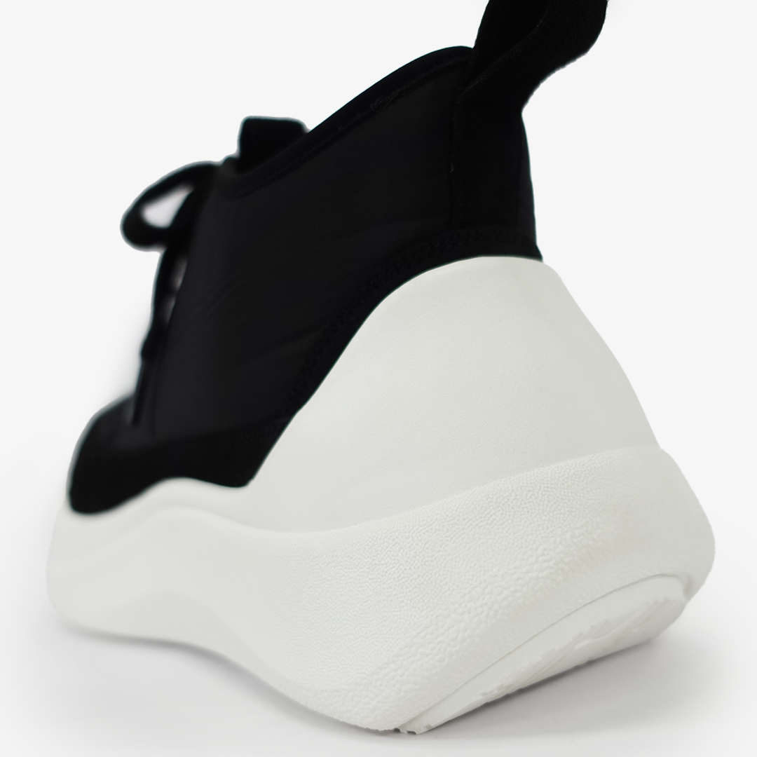 【即納】エアースニーカー ブラック/ホワイト サイズ: レディースS（~23.0cm）