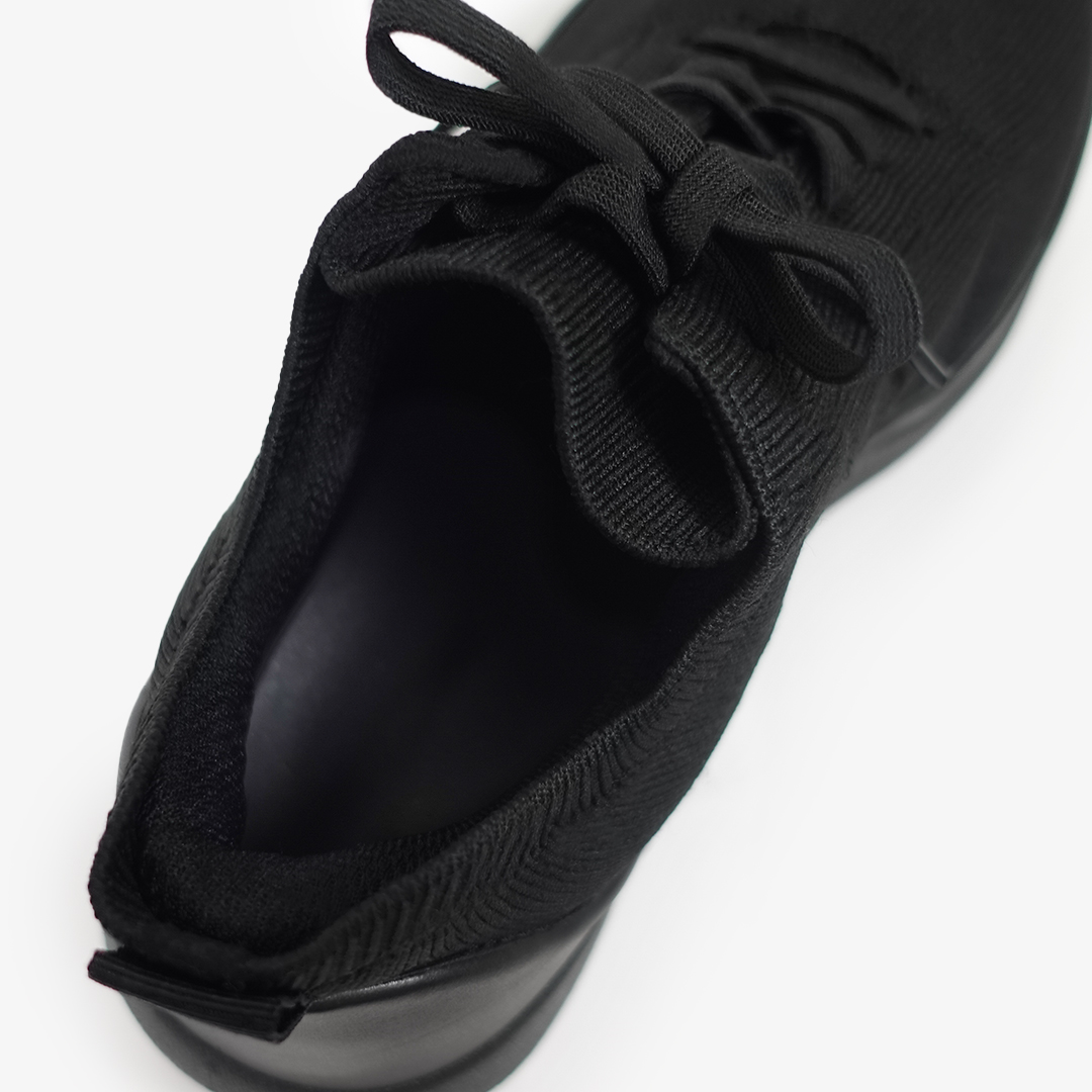 ストレッチニットスニーカー ブラック/ブラック サイズ: レディースS（~22.5cm）