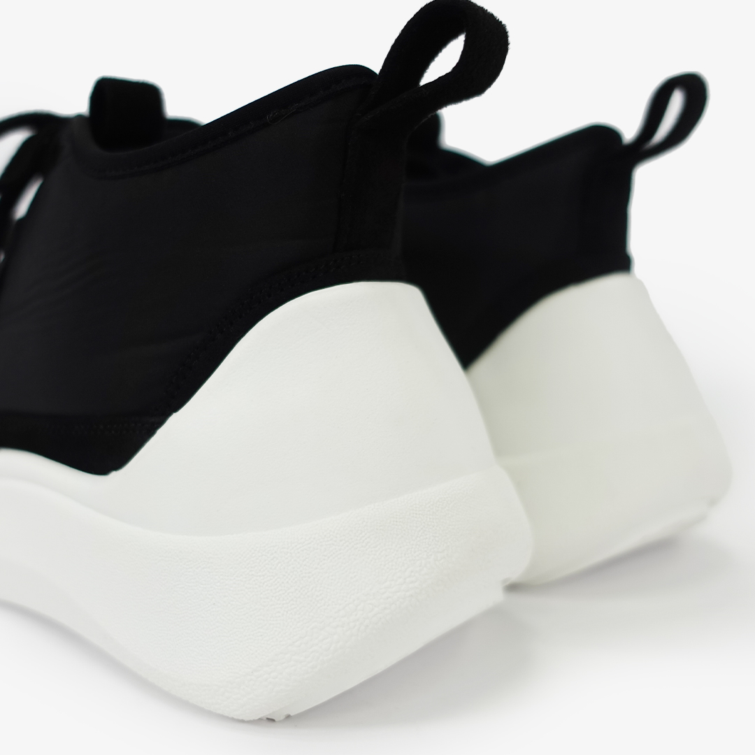 【即納】エアースニーカー ブラック/ホワイト サイズ: レディースS（~23.0cm）