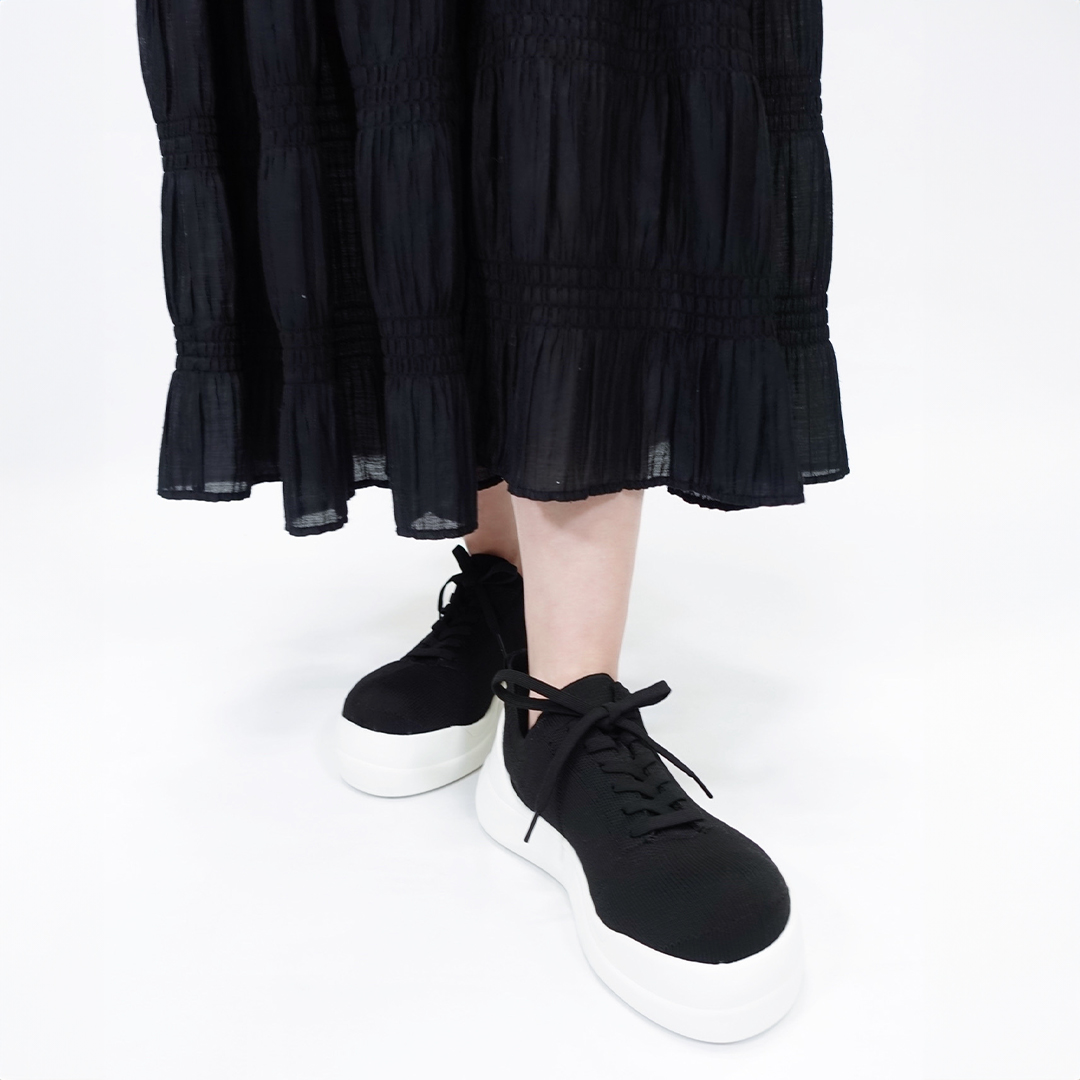 ストレッチニットスニーカー ブラック/ホワイト サイズ: レディースS（~22.5cm）