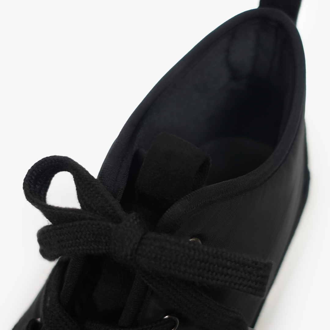 【即納】エアースニーカー ブラック/ホワイト サイズ: レディースS（~23.0cm）