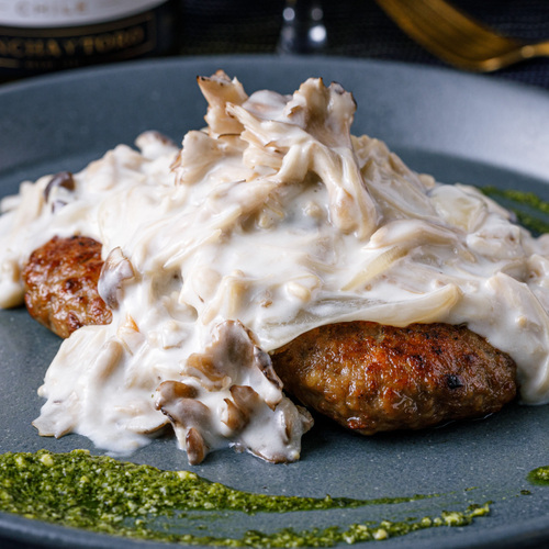 バジル香る４種きのこのクリームハンバーグ（2人前）