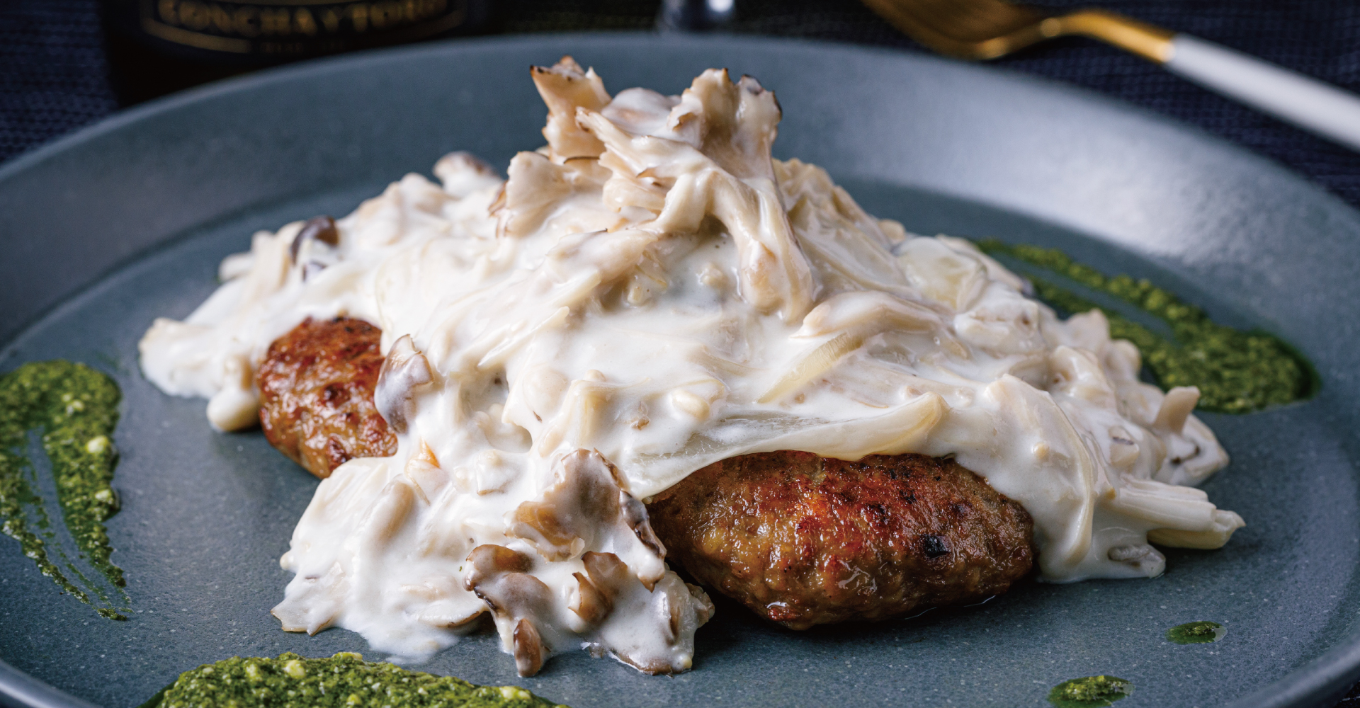 【11月限定の月替わりセット】旬を楽しむ！クリーミーセット バジル香る4種きのこのクリームハンバーグの料理写真