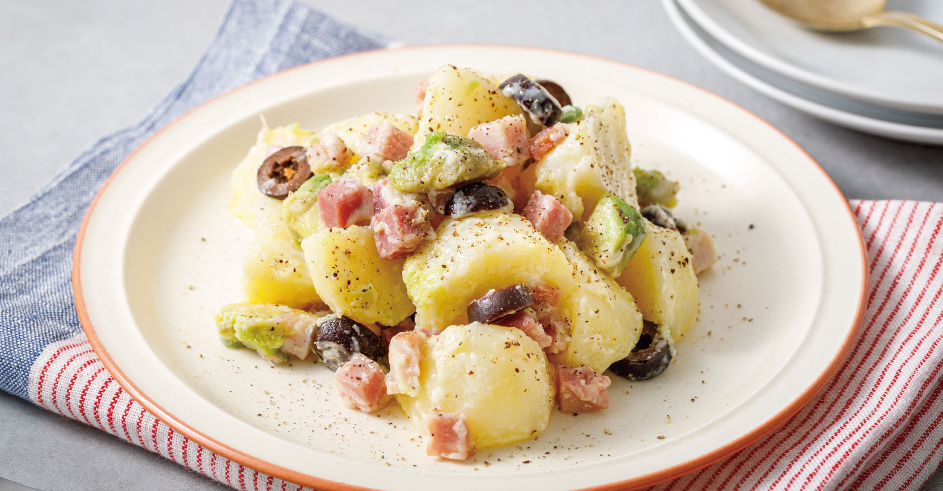 アボカドとベーコンのポテトサラダの料理写真