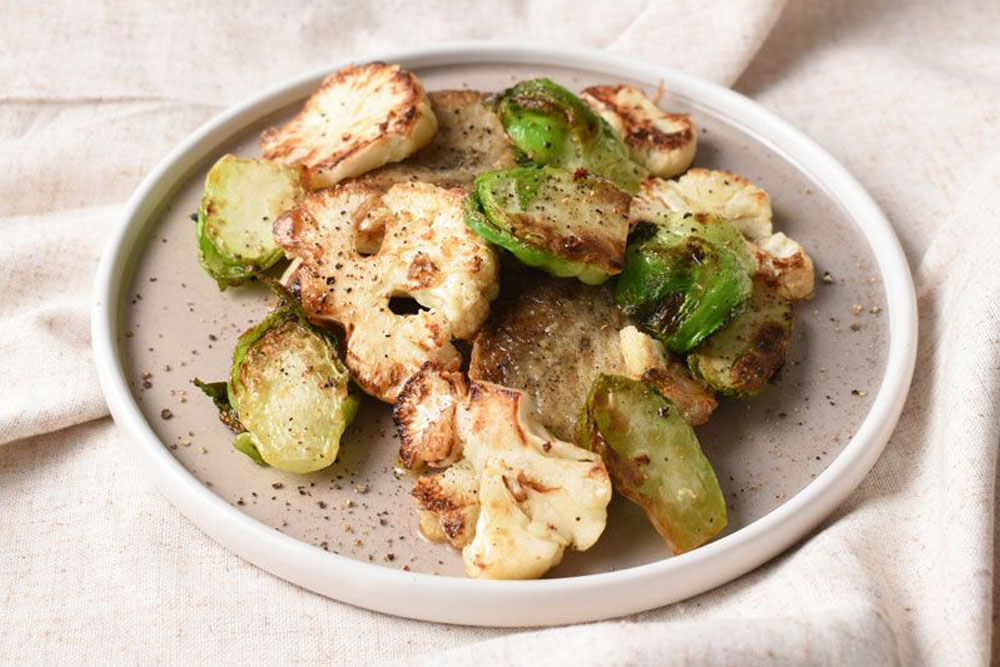 蕾菜とカリフラワーと白身魚のバター焼き