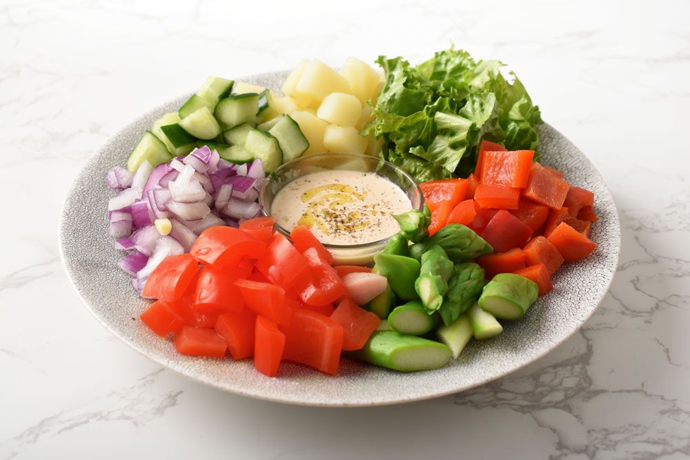 ごろごろ野菜の彩りコブサラダ