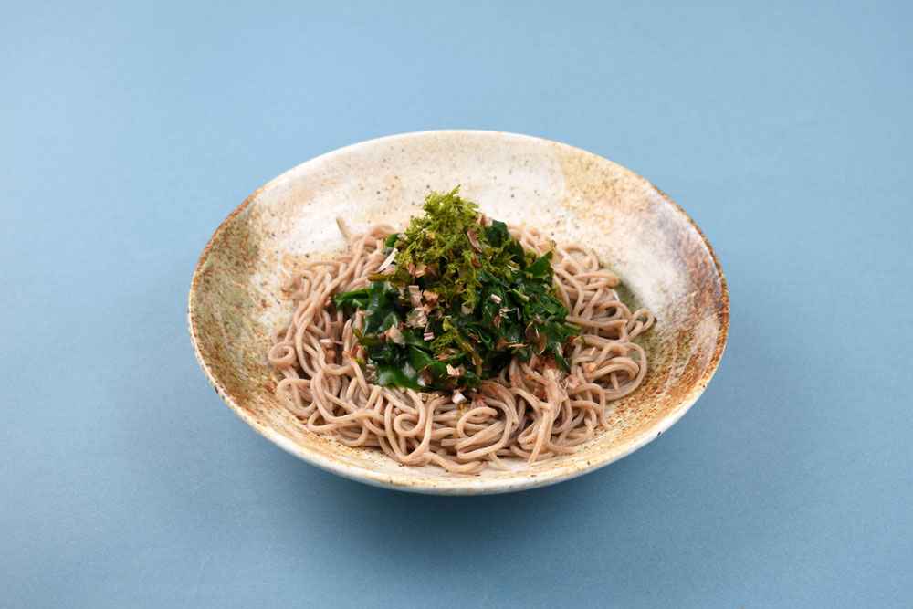 モロヘイヤとおかわかめの冷やし蕎麦