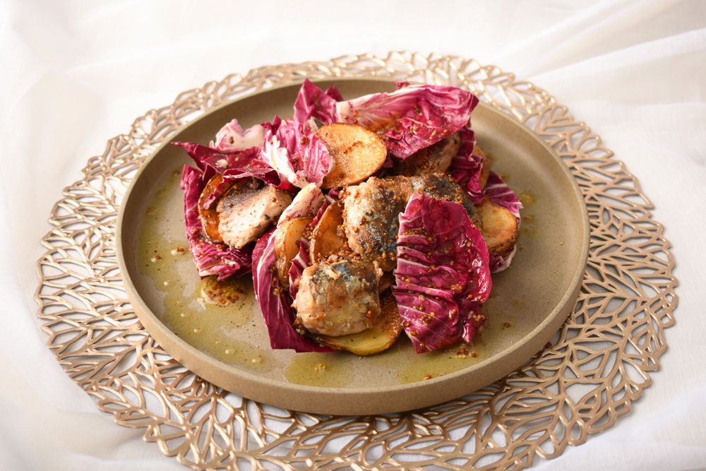 じゃがいものソテーとトレビスの鯖サラダ