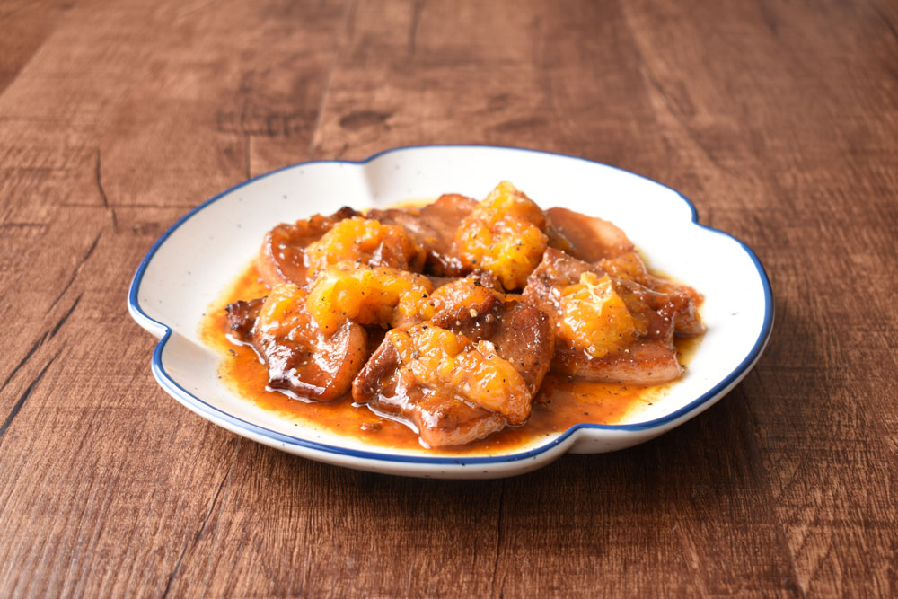 みかんソースで食べる豚バラ肉の蒸し焼き