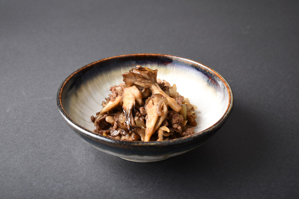 黒舞茸と挽肉のにんにく醤油炒め