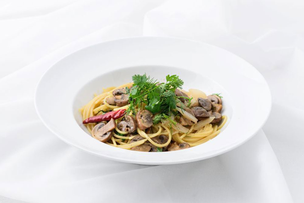新玉ねぎとマッシュルームのアーリオオーリオパスタ