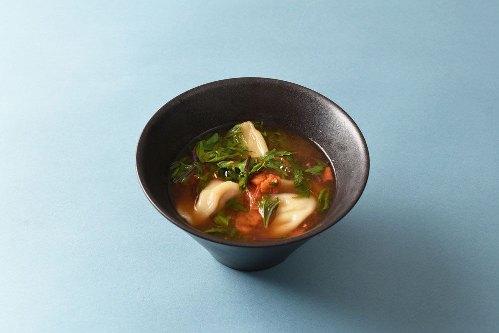 フルーツトマトと赤みず菜のスープ餃子