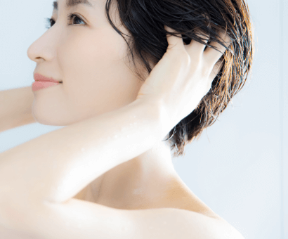 頭皮をマッサージ