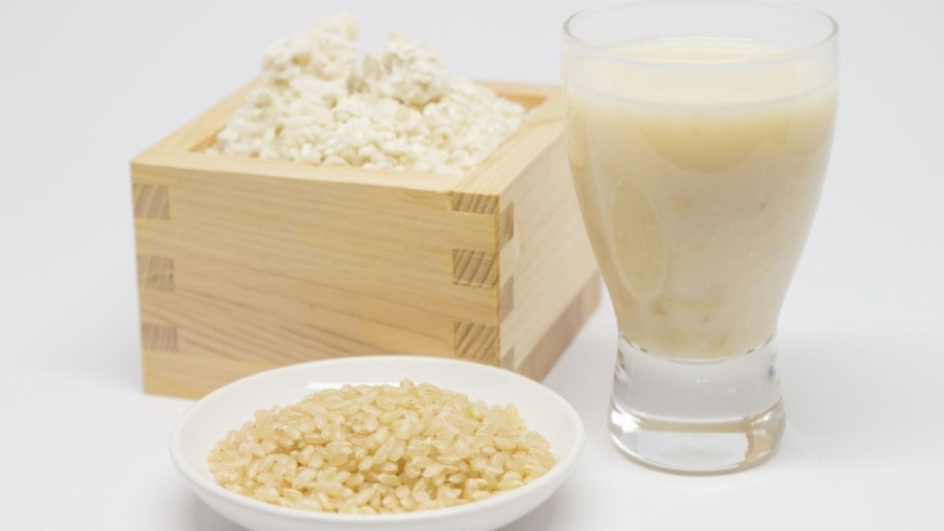 コップに入った甘酒