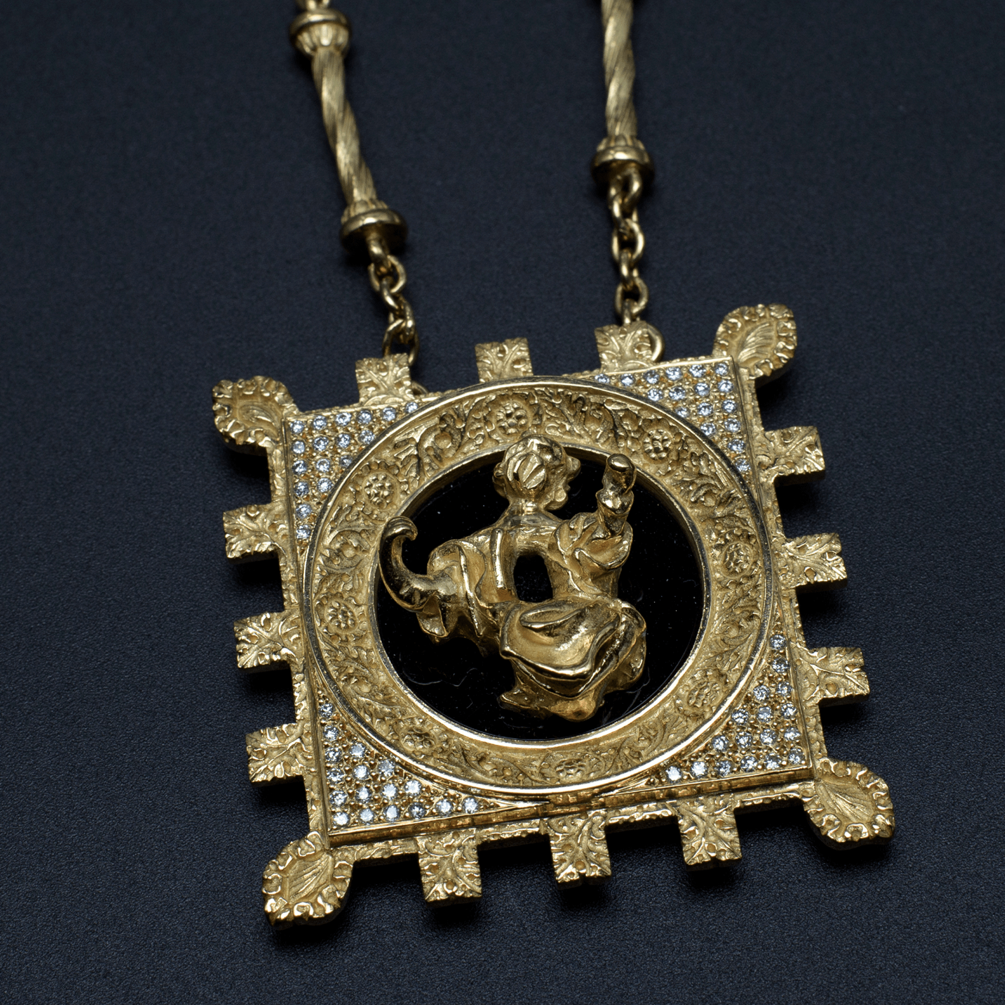 Madonna PENDANT GOLD Diamond Onyx
