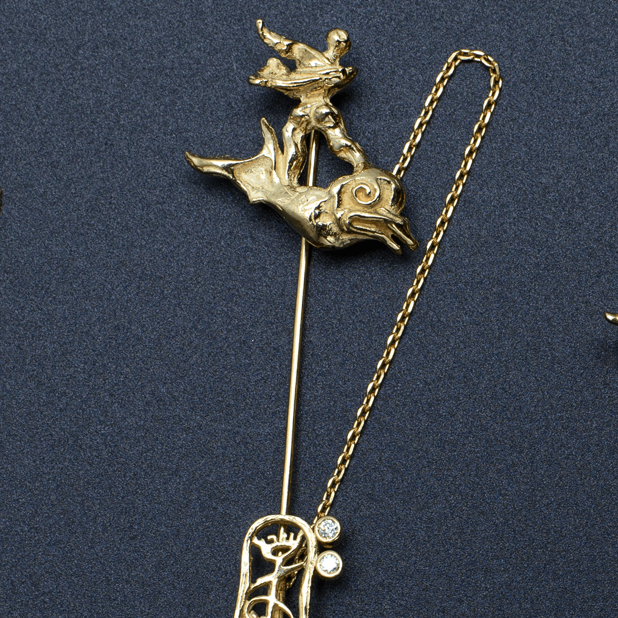 Dolphin PINBROOCH GOLD  Diamond