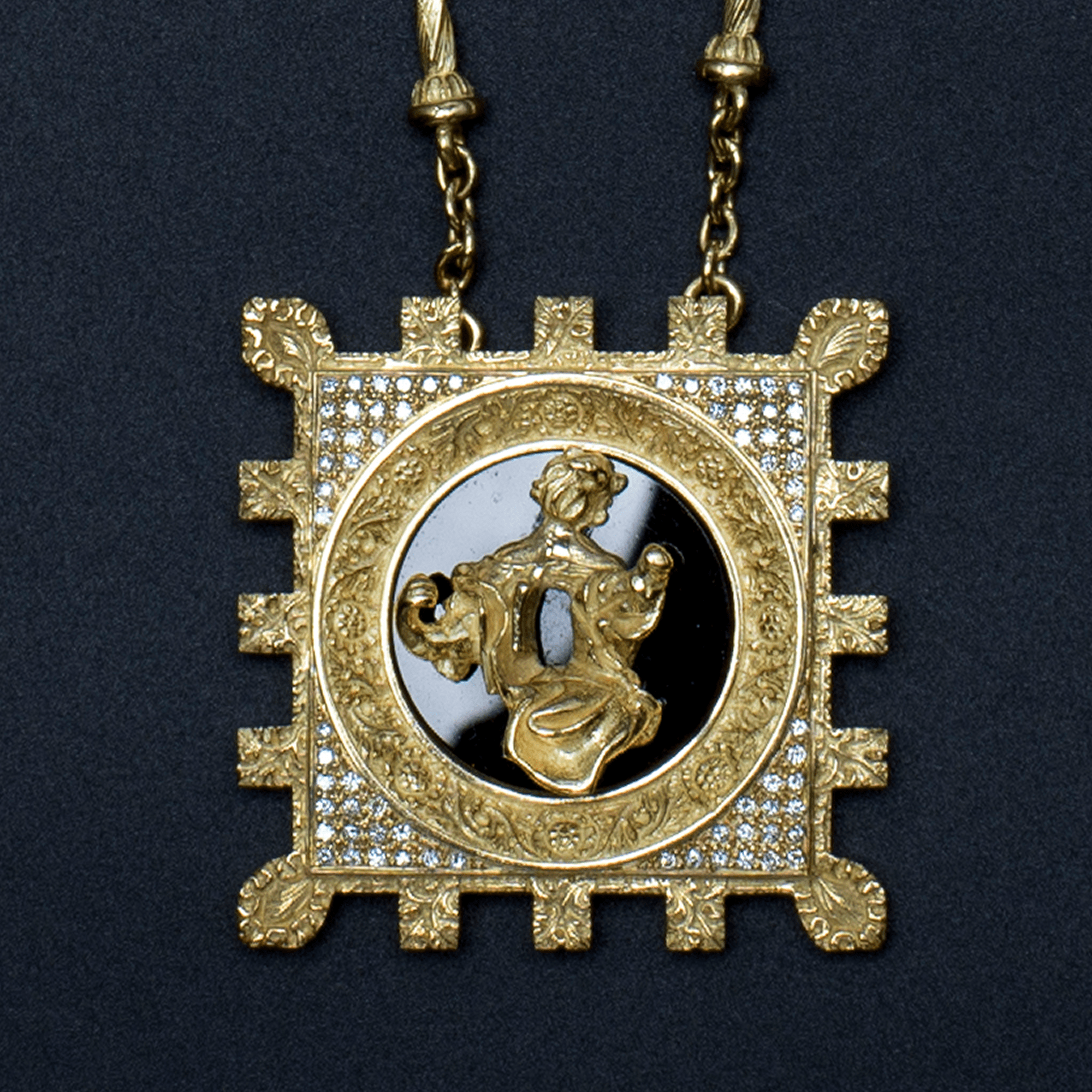 Madonna PENDANT GOLD Diamond Onyx