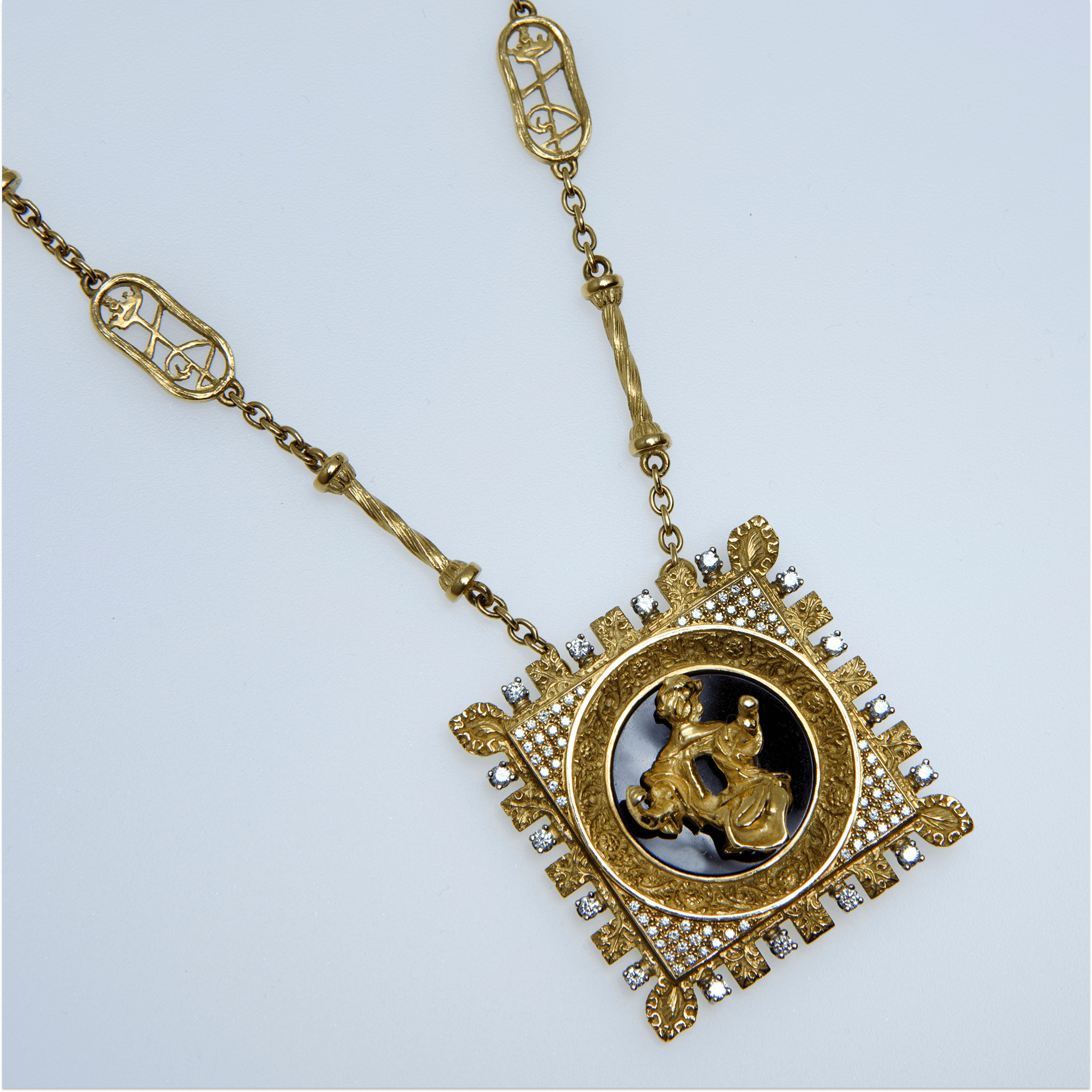 Madonna PENDANT GOLD