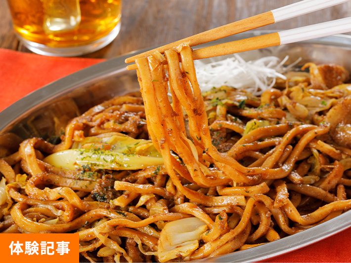 行列のできる焼きそば専門店「神保町みかさ」の太麺ソース焼きそばを実食してみた