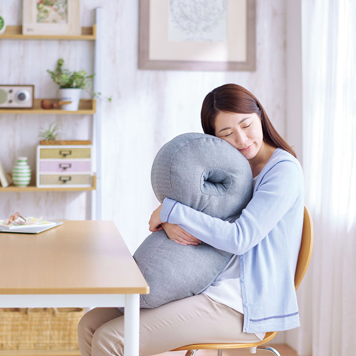 nishikawa konemuri＋ こねむりプラス パワーナップピロー「Hug」 おひるね枕 QH91606000 1個 QH91606000 1個