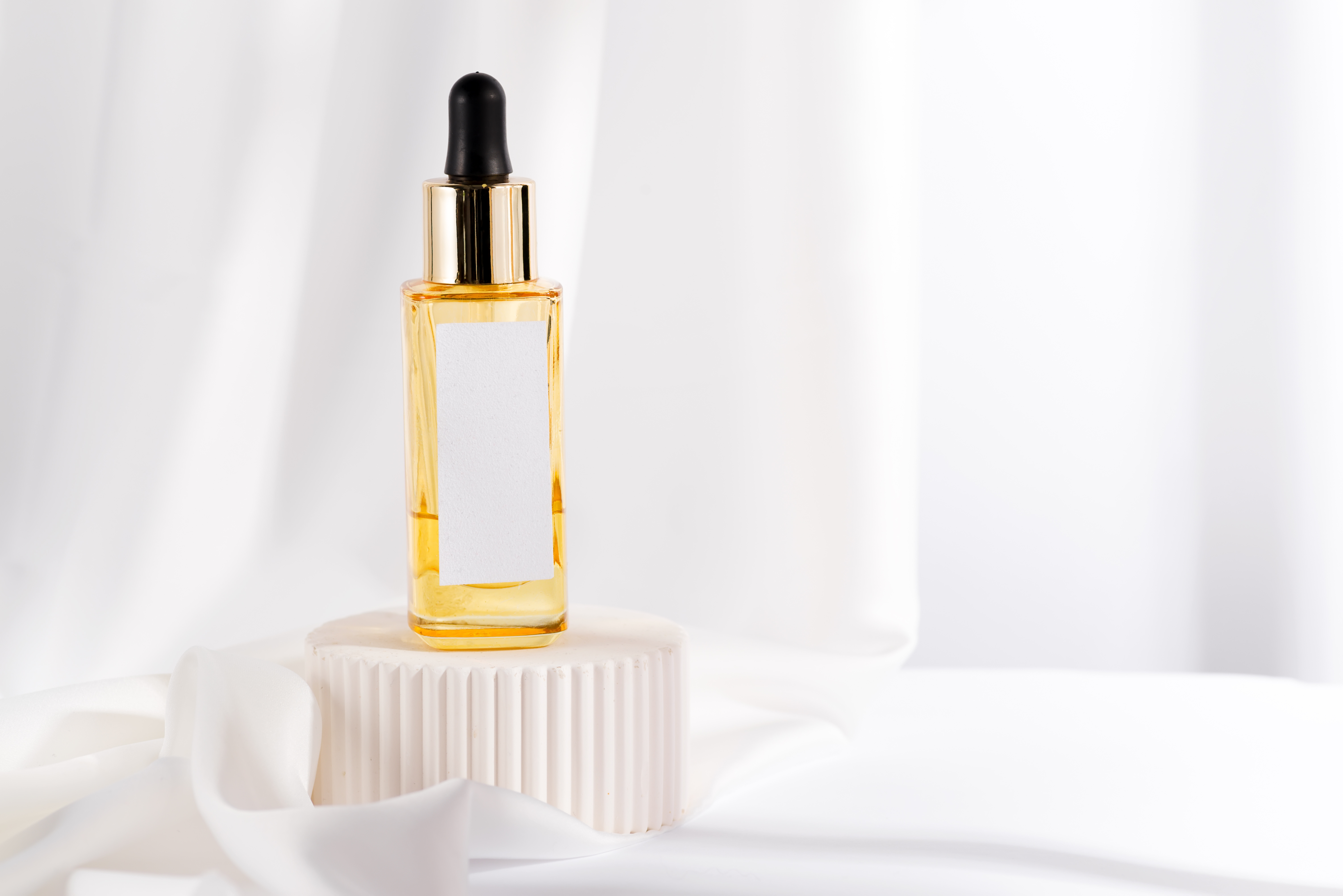 美容皮膚科医なら皆、使ってる！？美肌の必須成分「レチノール配合のコスメ」