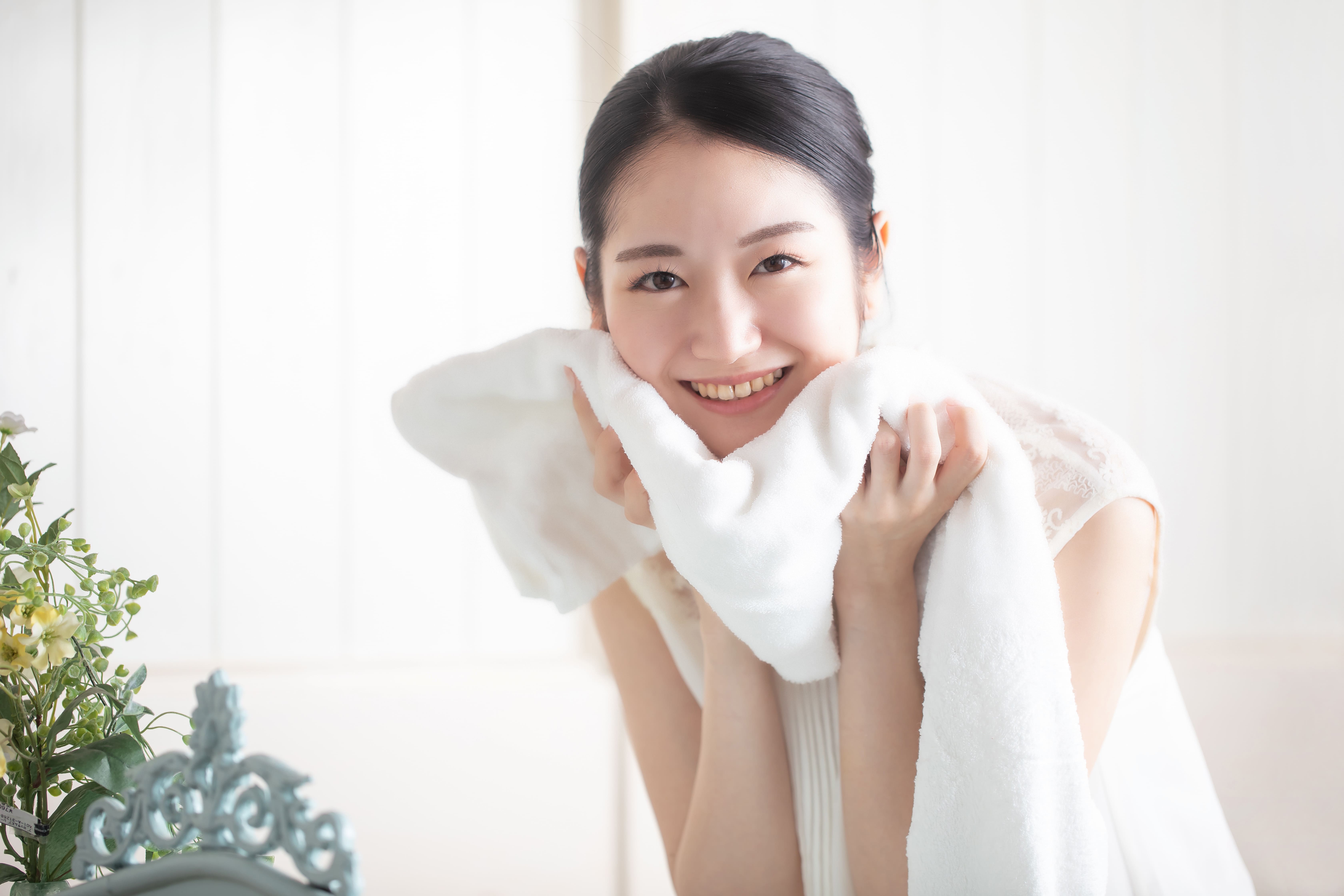 間違ったスキンケアが原因？ビニール肌にならないためのポイント