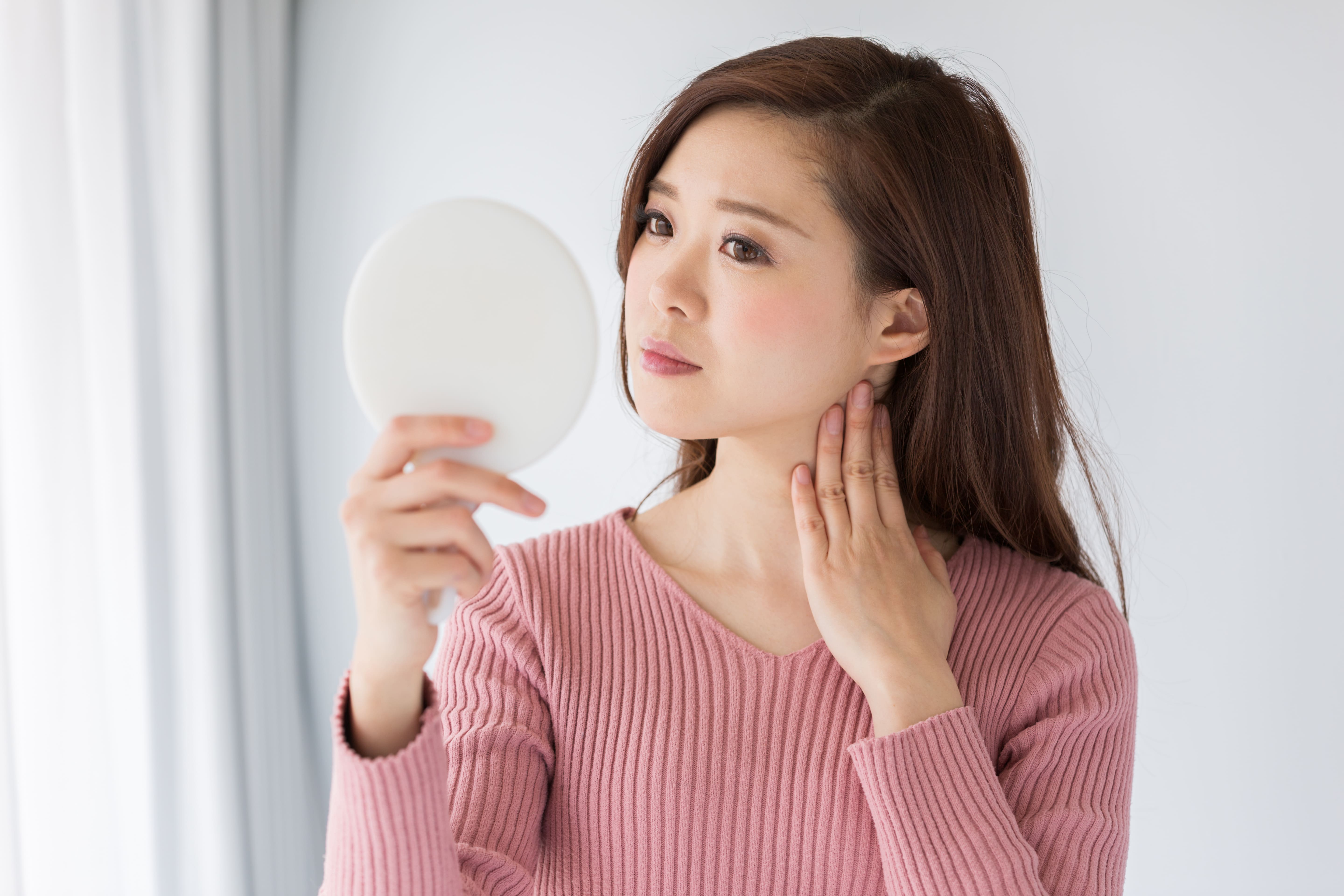骨格や顔の構造による影響