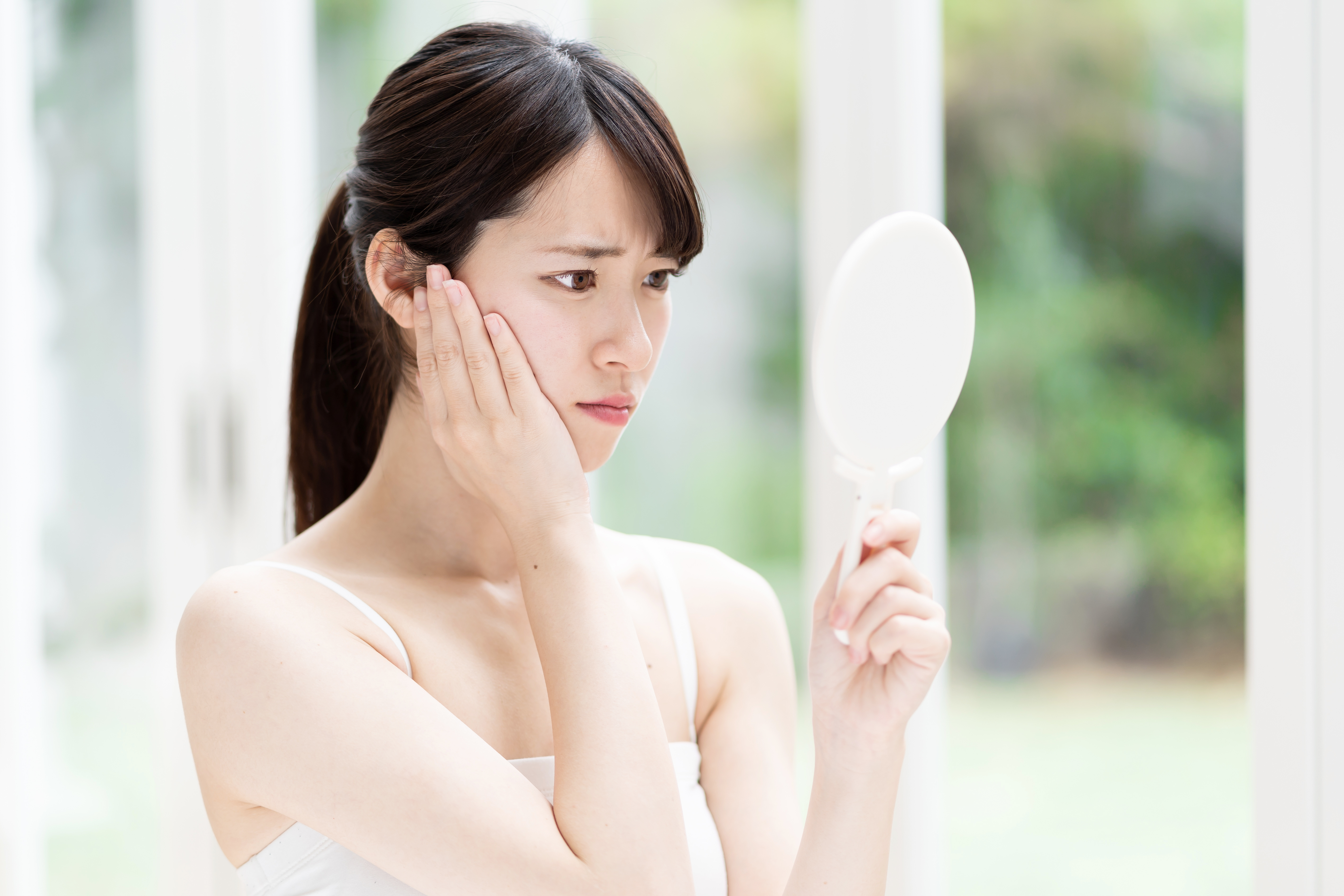 ニキビ肌のスキンケアでやってはいけないこと