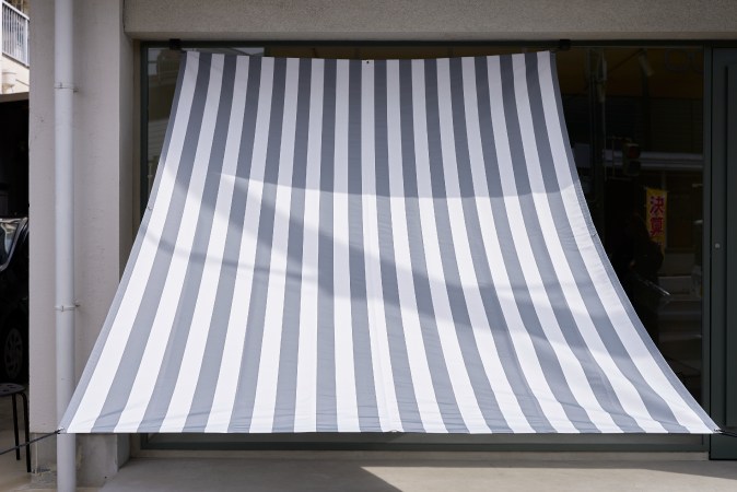 遮熱サンシェード ストライプ <br>【グレー】 シェードサイズ: 190×180cm