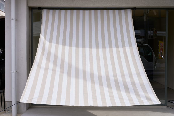 遮熱サンシェード ストライプ <br>【ライトベージュ】  シェードサイズ: 190×180cm