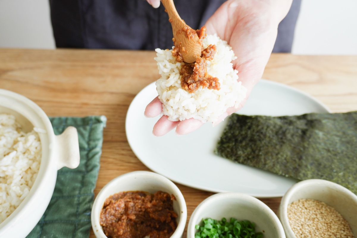 【食べ比べ】無添加・天然醸造 生味噌2種セット（いのいちばん＋いろは）各800g｜いにしえ