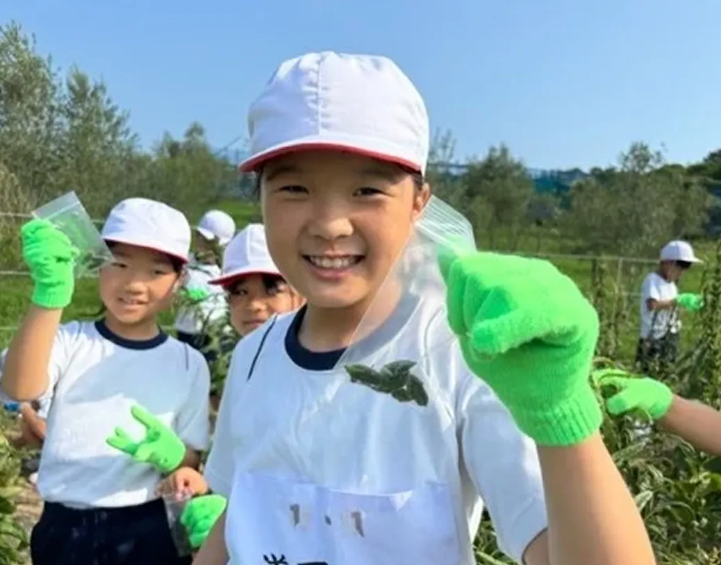 島の子どもたちとごま