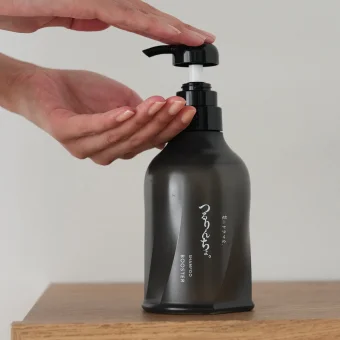NEW】つるりんちょ。ブースターシャンプー1000ml | 髪にドラマを。公式 NEW】つるりんちょ。ブースターシャンプー1000ml | 髪にドラマを。公式